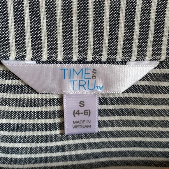 Time and Tru, small black/white stripe button down short sleeve tie bottom top - Picture 2 of 8